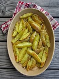 La Cuisine D Ici Et D Isca Pommes De Terre Au Four A L Ail Et Au Romarin Recettes De Cuisine Pomme De Terre Au Four Cuisine