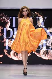 Nữ siêu mẫu thể hiện. NgÆ°á»i Máº«u Vo Hoang Yáº¿n Hay Cá»© Catwalk Cung Má»›i Biáº¿t Ai HÆ¡n Ai Bao Phá»¥ Ná»¯