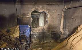 Pictures have emerged of a tunnel that was built by thieves to break into a bank in berlin earlier this week. Robbers Tunnel 100ft Underground To Break Into Volksbank Berlin Daily Mail Online