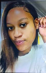 Taking a beat with the fabulous A Mixed Girl In A Mixed Up World, Mizzy,  during #standoutforjusticeforsandrabirchmore! Teamwork makes the dream  work! 🩵