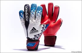 In honour of the bayern no.1, adidas have launched a special version of the predator pro goalkeeper glove. A Closer Look At The Bayern Munich Goalkeeper S Exclusive Predator Pro Colourway Soccerbible