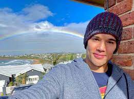 He is best known for his portrayal of stevie hughes in the horizon and vi. Hnqpv3zistq8um