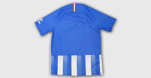 Das ideale geschenk für fans!!! Hertha Bsc Versteigert Zum Bundesliga Start Trikot Und Fanschal