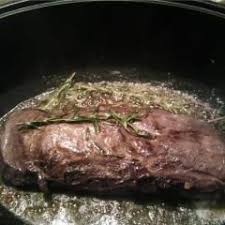 Zart Rosa Gebratenes Hirschfilet An Rotwein Preiselbeersosse Rezept Hirschfilet Hirschbraten Rezept Hirschbraten