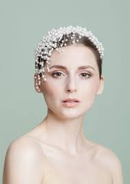 brautfrisuren die schonsten frisuren fur kurze mittellange und lange haare brautfrisur brautfrisuren haarreif haarband hochzeit