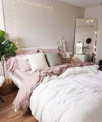 11 Cool Pink Bedroom Ideas That Can Be Pretty Pinkbedroomideas Dusty Pink Bedroom Light Pink B In 2020 Apartment Bedroom Decor College Apartment Decor Comfy Bedroom