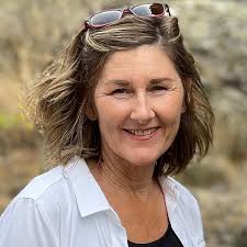 Cries of the Savanna: An adventure. An awakening. A journey to  understanding African wildlife conservation.: Tidwell, Sue: 9781737903901:  Amazon.com: Books