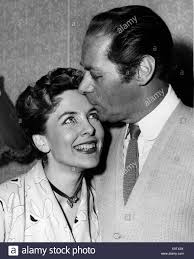 rex harrison and i had been strolling down fifth avenue reviewing our past marital and emotional difficulties and his present one. Schauspieler Rex Harrison Kusst Frau Lilli Palmer Stockfotografie Alamy