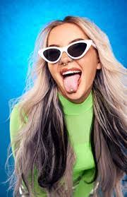 Kayla Macrae's Instagram, Twitter & Facebook