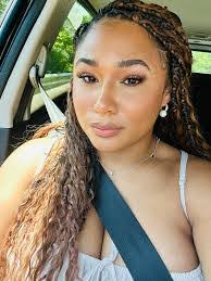 Carolyn Forman's Instagram, Twitter & Facebook