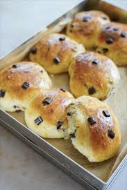 Schoko Brioche Franzosische Fruhstucksbrotchen Home And Herbs Rezept In 2020 Fruhstucksbrotchen Schokobrotchen Desserts Ohne Backen