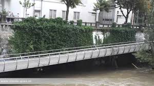 Bäume wurden beschädigt und entwurzelt, auch straßen wurden überflutet und mussten gesperrt werden. Hochwasser Graz 22 Juli 2012 Youtube