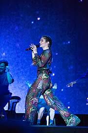 The album received considerable attention for its portrayal of suburban teenage disillusionment and critiques of mainstream culture. Lorde Wikipedia