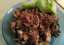 Ciri khas sayur lodeh yakni racikan bumbunya menggunakan santan kental dan rasanya cenderung pedas. Cara Memasak Rujak Sayur Rumahan Resep Enyak