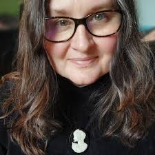 Lisa Dumais's Instagram, Twitter & Facebook