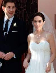 She rocks a bright pink lip like none other! Emily Blunt And John Krasinski Outdoor Wedding Photos Celebrity Wedding Photos Celebrity Bride Celebrity Weddings
