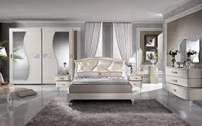 'camera da letto' is an alternate term for 'camera'. Camere Da Letto Classiche Vari Modelli In Vendita Online