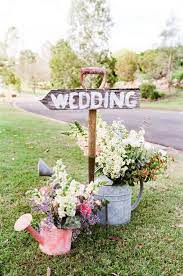 The shabby chic look, rustic meets vintage, has become one of the most sought after wedding trends. 40 Awesome Shabby Chic Wedding Decoration Ideas For Creative Juice