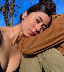 Daniela Andrade (@danielaandrade) • Instagram photos and videos