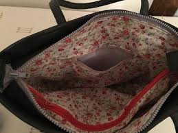 La Petite Maison De Sylvie Un Sac A Main En Simili Cuir En 2020 Simili Cuir Sac Sac A Main