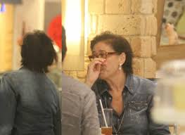 She is an actress, known for дива (2009), páginas da vida (2006) and império (2014). Lilia Cabral Toma Seu Mate E Ignora Paparazzo Mh Que Isso Gordinho