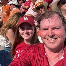 Wallis Marsh's Instagram, Twitter & Facebook