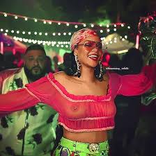 Müjdat gezen, melek baykal, ali şan vb. Rihanna Nin Bu Yaza Da Damgasini Vuracagini Gosteren Yeni Sarkisi Ve Cesur Klibi Onedio Com