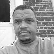 Derek Moss's Instagram, Twitter & Facebook