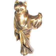 A netsuke is a small sculptural object which has gradually developed in japan over a period of more many netsuke are believed to have been talismans. Netsuke Cat With Robe Museum Pin Original Card Glitter Jewelry Ruby Lane