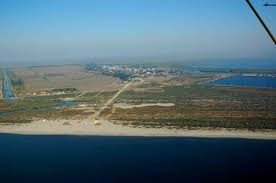 Gheorghe delta dunarii, fie la pensiuni, fie la localnici, tineti cont ca plaja este situata la aproximativ 4 km de sat, accesul se face pe jos sau cu trocariciul. Plaja Sulina