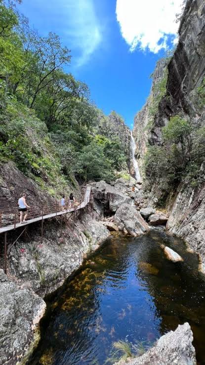 Acesso privilegiado à natureza na Pousada Fazenda Veredas, gerada com IA