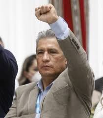 El ministro colombiano se encontraba internado en una unidad de cuidados intensivos del hospital militar de bogotá, después de que el pasado 12 de el domingo anterior, el ministerio de defensa informó que el titular de la cartera continuaba con soporte ventilatorio y con cubrimiento antibiótico. El Ex Presidente De La Camara De Diputados Edmundo Novillo Aguilar Nuevo Ministro De Defensa De Bolivia Noticia Defensa Com Noticias Defensa Bolivia