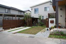 駐車場は 欲張らない 敷地全体のバランスも大切です 長野市ガーデン エクステリア ガーデンファクトリー 外構工事 エクステリア工事ならお任せください 玄関アプローチ デザイン 外構工事 外構