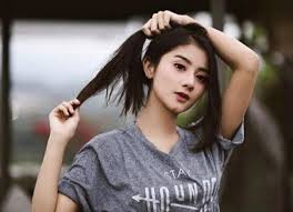 Dua bersaudara di persib bandung, gian zola dan beckham putra, mengungkapkan betapa pentingnya dukungan bobotoh bagi maung bandung. Ghea Youbi Pamer Kemesraan Dengan Pesepakbola Persib Bandung Gian Zola Tabloidbintang Com