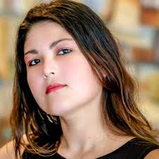 Simone Roman's Instagram, Twitter & Facebook