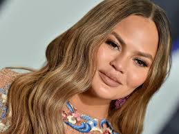 › chrissy teigen in the news: Chrissy Teigen S Perfect Lob Haircut Is Back See Video Allure