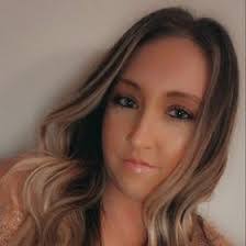 Ariana Hansen's Instagram, Twitter & Facebook