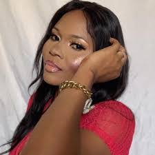 Julie Stables's Instagram, Twitter & Facebook