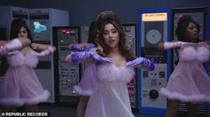 verse 1 you might think i'm crazy deli olduğumu düşünebilirsin the way i've been cravinkıvranma şeklimden if i put it quite plainly eğer bunu. Ariana Grande Transforms Into Sexy Austin Powers Fembot In Music Video For Very Risque Song 34 35 Aktuelle Boulevard Nachrichten Und Fotogalerien Zu Stars Sternchen