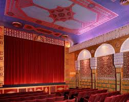 On the street of grand avenue and street number is 3200. Kinojuwelen Grand Lake Theatre Usa Filmsalon