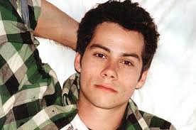 Une jeune femme, en quête de célébrité, simule un voyage à paris pour agrandir sa pour les besoins du film, l'acteur est devenu blond et tatoué. 21 Times Dylan O Brien Was Absolutely Adorkable