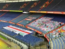 Spandoek om je woorden, acties, verjaarden, feesten enzovoort kracht bij te zetten, bestel je eenvoudig, voordelig en snel een spandoek bij ons. Spandoek In De Kuip Eerbetoon Van 476 Stoeltjes Groot Voor Verongelukte Jim Mulder Nederlands Voetbal Ad Nl