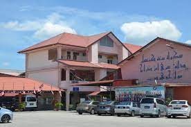 159 m sr pendidikan khas muar, jalan tunku bendahara, kampung dato bentara luar, 84000 muar, malaizija. Smk Dato Sri Amar Diraja