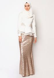 Aplikasi dikhususkan untuk para wanita indonesia dimanapun berada, dengan berbagai busana yang disajikan memberikan para muslimah nusantara untuk berpakaian yang baik dan benar dan tentunya trendi saat ini. Embellished Double Peplum Top Model Pakaian Hijab Model Pakaian Model Pakaian Muslim