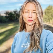 Erin Toland's Instagram, Twitter & Facebook