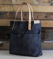 comment faire un sac en jean en denim fonce avec anses epaule en cuir beige sac en jean faire des sacs sac a main