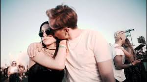 Check out the latest pics of lena dunham. Kuss Video Paar Fotos So Verliebt Zeigt Sich Lena Beim Coachella Mit Ihrem Freund Stern De