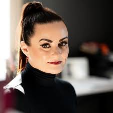 Melanie Hammond's Instagram, Twitter & Facebook