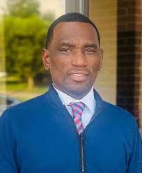 Hogs win, Lady Backs fall