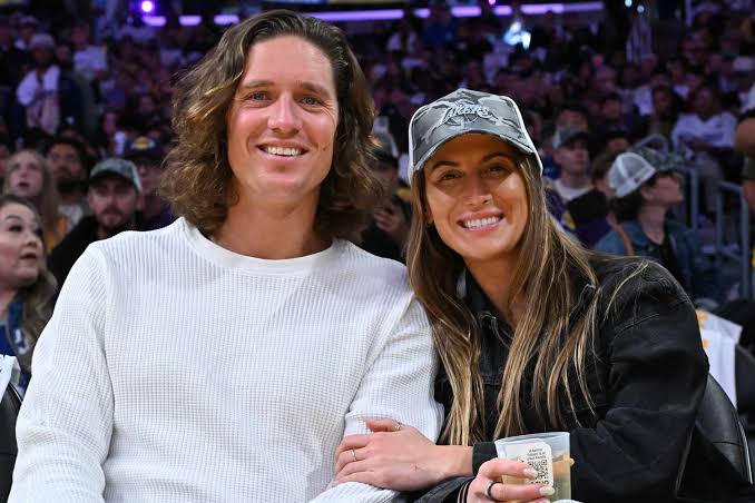 Dodgers Pitcher Tyler Glasnow and His Wife Meghan Are Expecting Their First  Baby